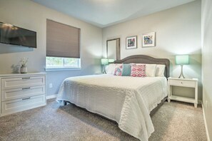 3 chambres, fer et planche à repasser, lit de bébé portatif