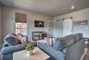 Smart TV, fireplace, DVD player