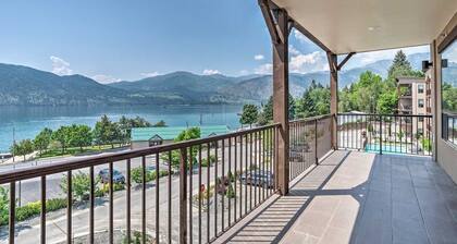 Epic Views of Lake Chelan, Modern Condo, Pool, Spa