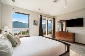 3 bedrooms, iron/ironing board, travel cot, free WiFi