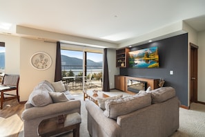 Smart TV, fireplace, DVD player