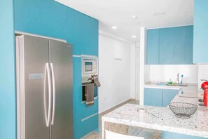 Refrigerador, microondas, horno, lavavajillas