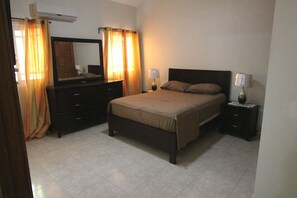 8 bedrooms, WiFi, bed sheets, wheelchair access