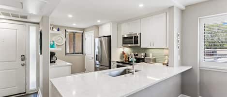 Refrigerador, microondas, horno y lavavajillas