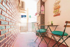 Outdoor dining - Suncastle Apartment 1! (Alicante/Alacant)