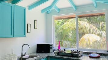 Phòng đôi có thiết kế đặc trưng | Bếp riêng | Tủ lạnh, lò vi sóng, ghế cao cho trẻ em