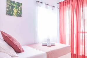 3 bedrooms, iron/ironing board, WiFi - Suncastle Apartment 3 (Alicante/Alacant)