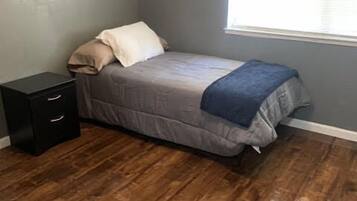 Rumah (Cozy 2-bedroom home in Fresno) | 2 kamar tidur, meja kerja, dan Wi-Fi gratis