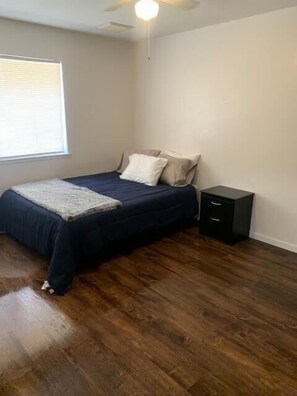 하우스 (Cozy 2-bedroom home in Fresno) | 2 개의 침실, 책상, 무료 WiFi