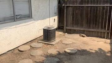 House (Cozy 2-bedroom home in Fresno) | Exterior