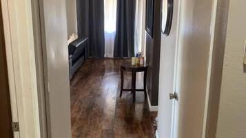 House (Cozy 2-bedroom home in Fresno) | 2 bedrooms, desk, free WiFi