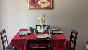 House (Cozy 2-bedroom home in Fresno) | Private kitchen | Coffee/tea maker, fridge, microwave, dishwasher - Cozy 2-bedroom Home in Fresno (Fresno)