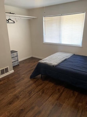 บ้านพัก (Cozy 2-bedroom home in Fresno) | 2 ห้องนอน, โต๊ะทำงาน, Wi-Fi ฟรี