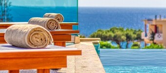 Private pool★Indoor Jacuzzi★Walk to taverna, market & Falasarna beach.
