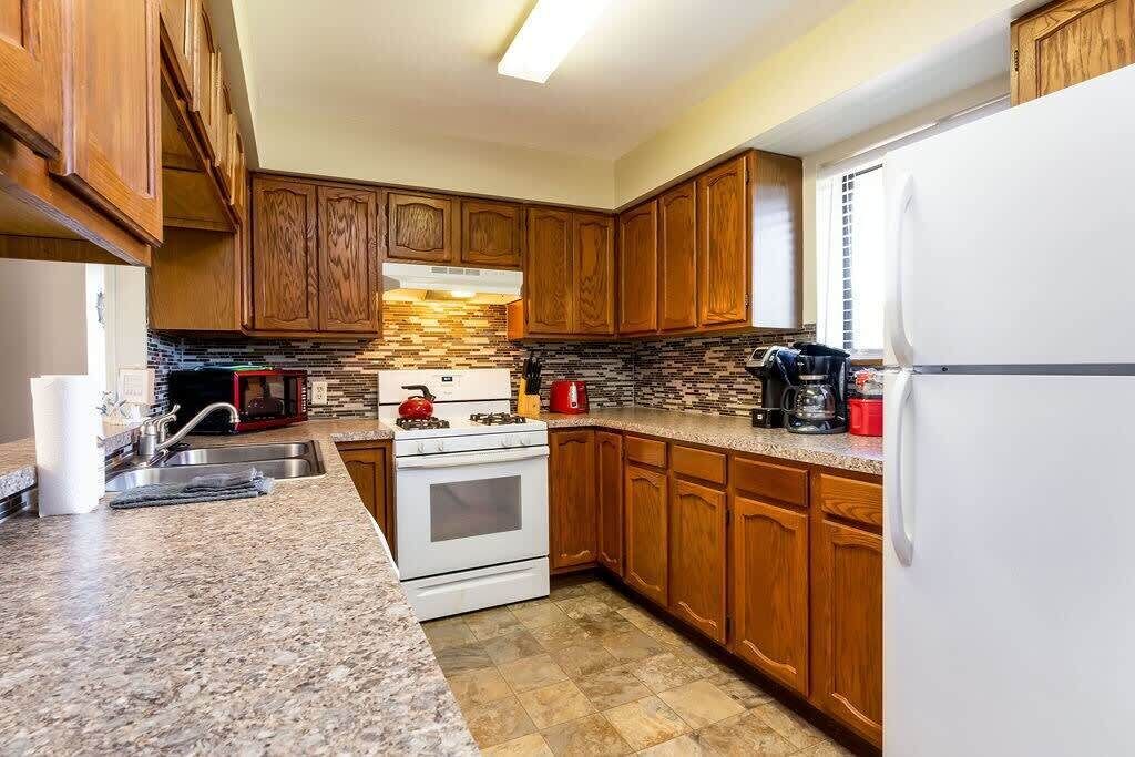 Kylskåp, mikrovågsugn, ugn och spishäll