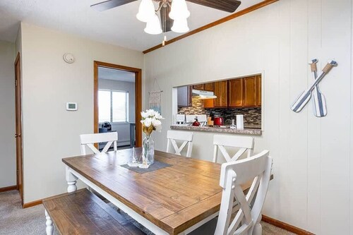 Explore Downtown Rockford! Charming Condo Retreat