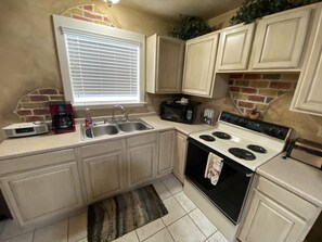 冰箱、微波炉、烤箱、炉灶