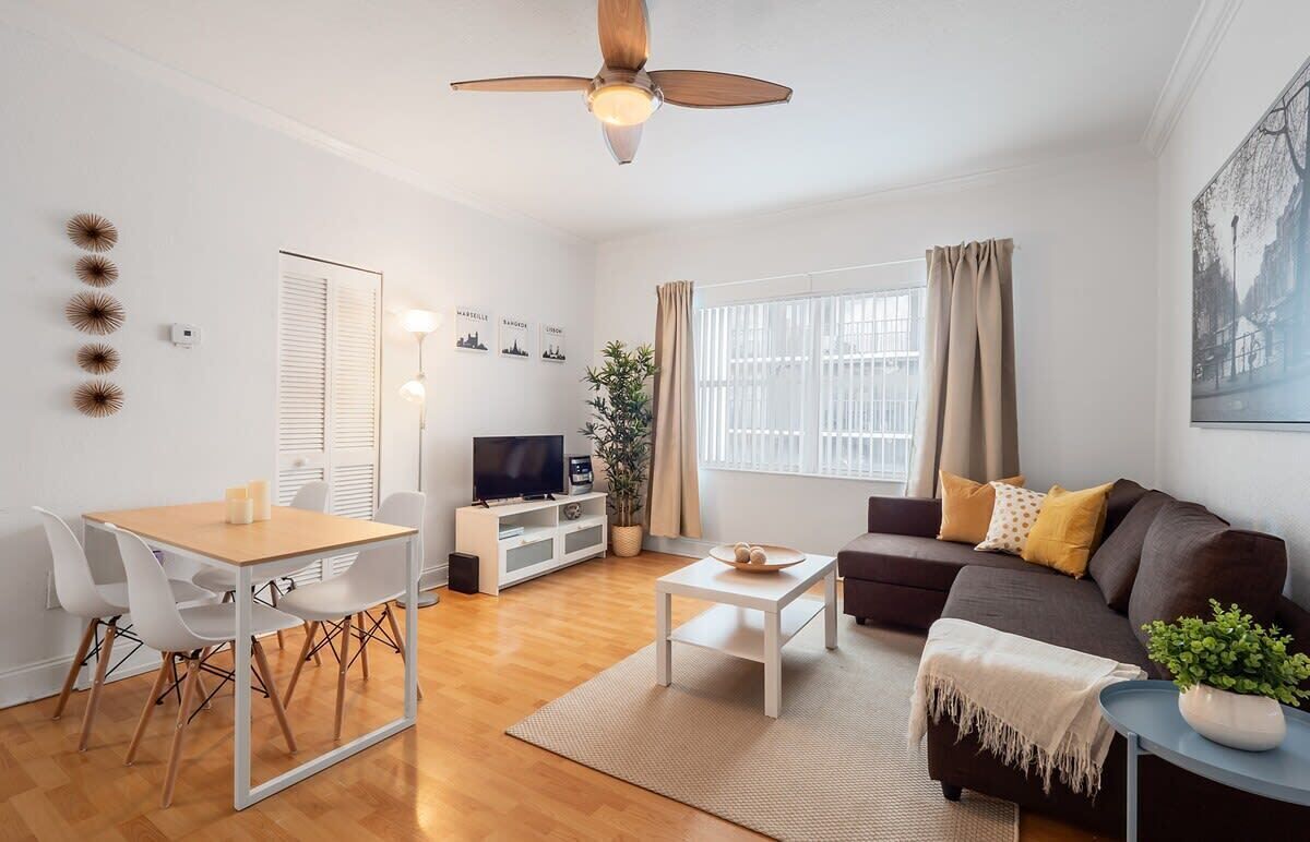 Beachside Bliss: 1BR Apt, Steps to South Beach!
