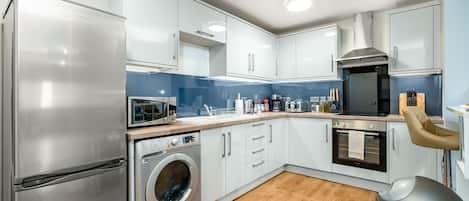 Fridge, microwave, oven, coffee/tea maker