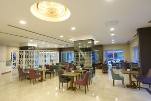 Tägliches inbegriffenes Frühstück zur Selbstbedienung