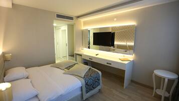 Room | In-room safe, iron/ironing board, free WiFi, bed sheets