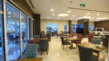 Free daily self-serve breakfast