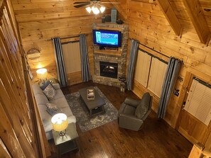 Fernseher, Kamin, DVD-Player