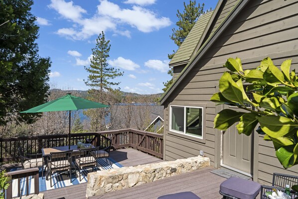 Outdoor dining - Modern Luxury Lake House with Sunset Views! (Lake Arrowhead)