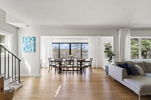 Smart TV, fireplace, foosball, table tennis - Modern Luxury Lake House with Sunset Views! (Lake Arrowhead)