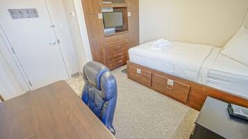 Room | 1 bedroom, premium bedding, pillowtop beds, in-room safe