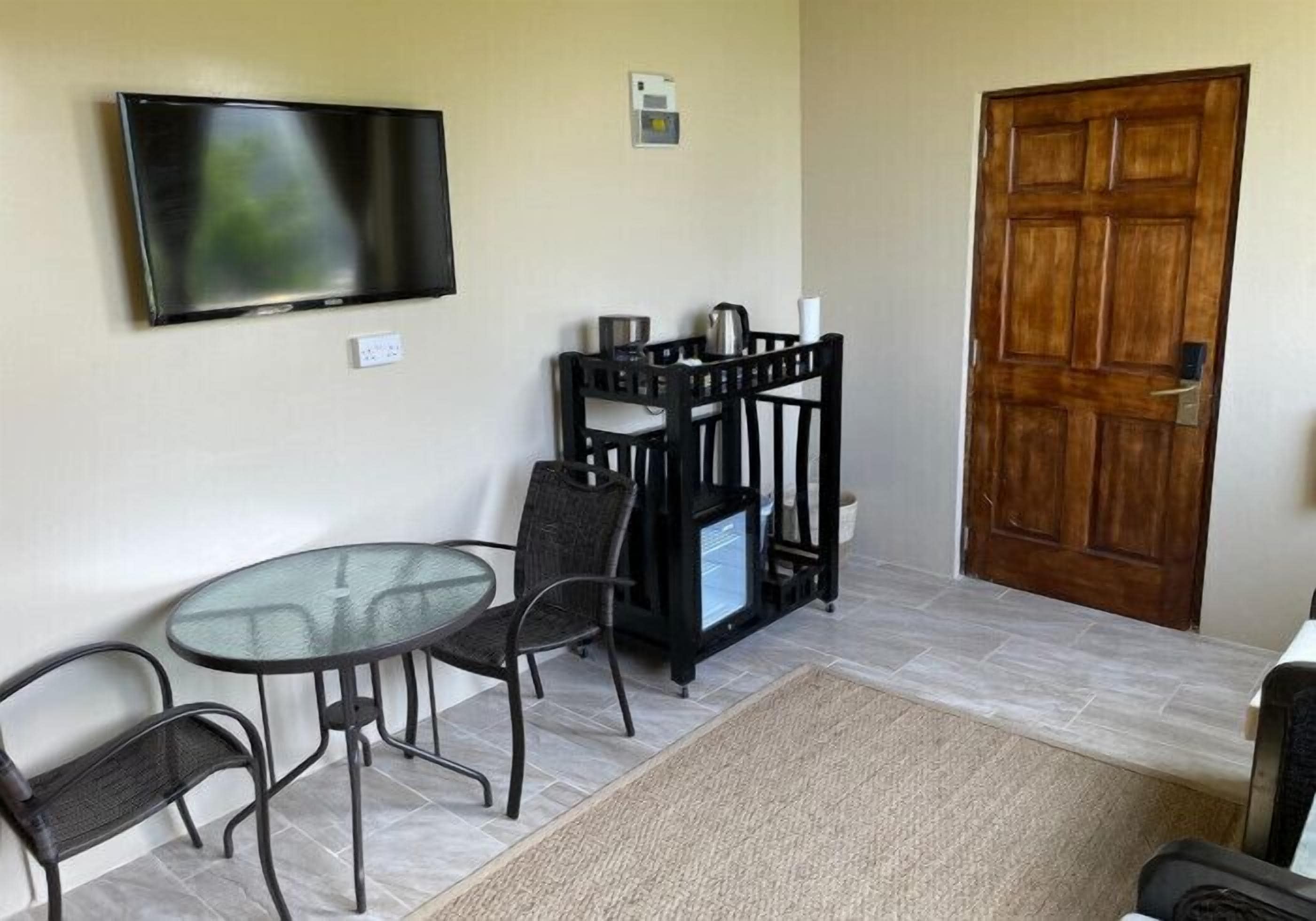 room, 2 bedrooms, sea view | living area