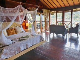 Deluxe Studio Suite, Multiple Beds, Balcony, Sea View | In-room safe, individually decorated, individually furnished