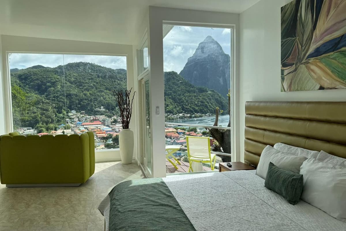 superior room | 1 bedroom, in-room safe, individually decorated, individually furnished