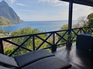 Habitación panorámica doble, 1 cama de matrimonio, balcón, vistas al mar | Terraza o patio