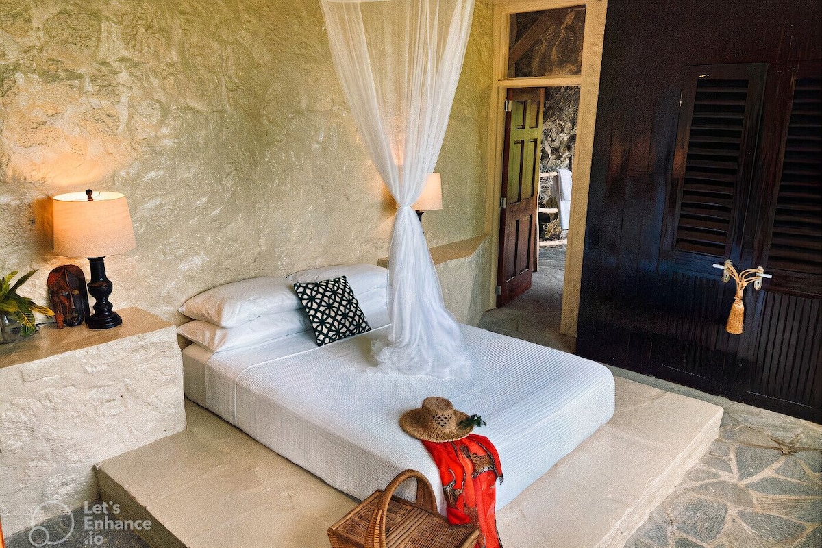 Deluxe Room, 1 Queen Bed, Patio, Sea View