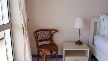 2 bedrooms, iron/ironing board, travel cot, free WiFi