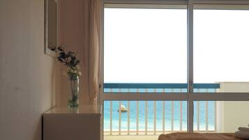 2 bedrooms, iron/ironing board, travel cot, free WiFi