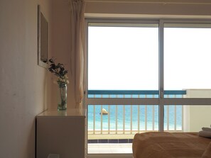 2 habitaciones, tabla de planchar con plancha y cuna de viaje 