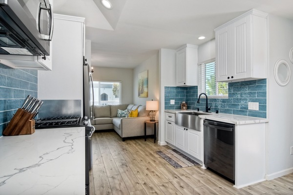 Køleskab, mikrobølgeovn, ovn, kogeplade