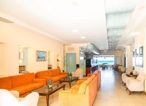 Living area - Rossi S Studios and Apartments (Corfu)