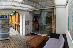 Interior - Small house in a quiet area close to the beach (Arès)