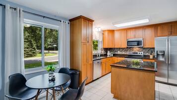 KylskÄp, mikrovÄgsugn, ugn och spishÀll