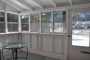 Interior - The Ivy - Located Near Downtown, ASU and Shopping. (Boone)