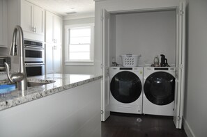 Fridge, microwave, oven, stovetop - The Ivy - Located Near Downtown, ASU and Shopping. (Boone)