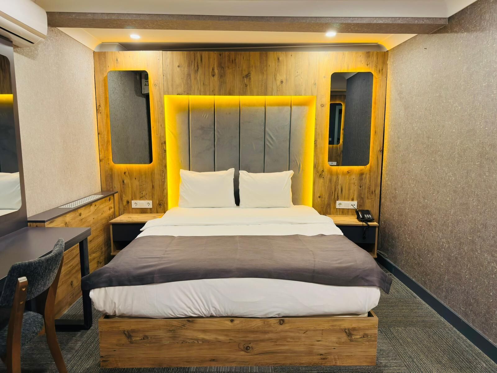 Classic Room | Premium bedding, minibar, iron/ironing board, free WiFi