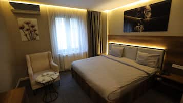 Standard Tek Büyük Yataklı Oda | Kaliteli yatak takımı, minibar, ütü/ütü masası