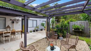 Outdoor dining - Sunset Beach Shack on Surf (Inverloch)