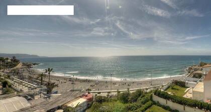 Magnificent apartment on the beachfront facing the sea.