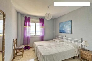 2 chambres, fer et planche à repasser, Wi-Fi gratuit, draps fournis