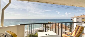 Magnificent apartment on the beachfront facing the sea.